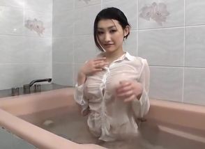 Take a bathtub while wearing a